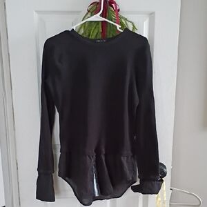 Theory Black Long Sleeve Top Shirtail And Cuffs.2 In1